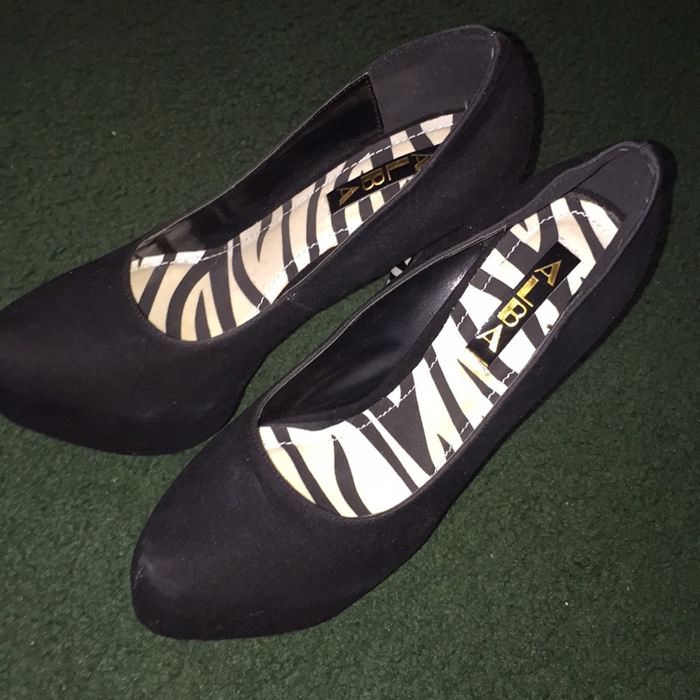 Heels - Picture 3 of 3